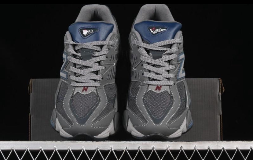 9060 Casterlock Navy Sneakers