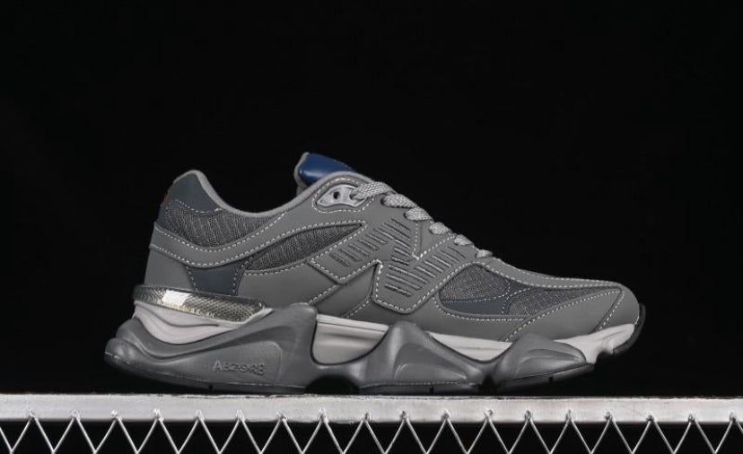 9060 Casterlock Navy Sneakers