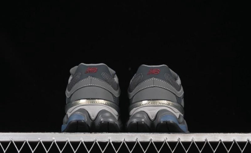 9060 Casterlock Navy Sneakers