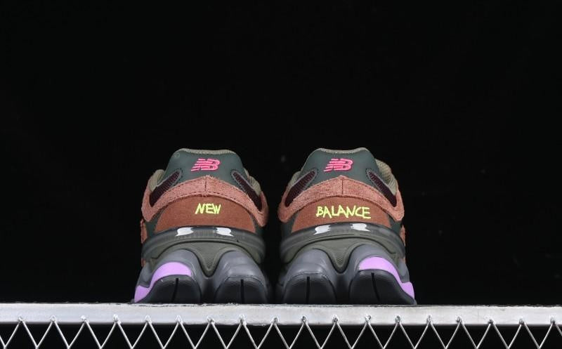 9060 Rich Oak Burgundy Sneakers