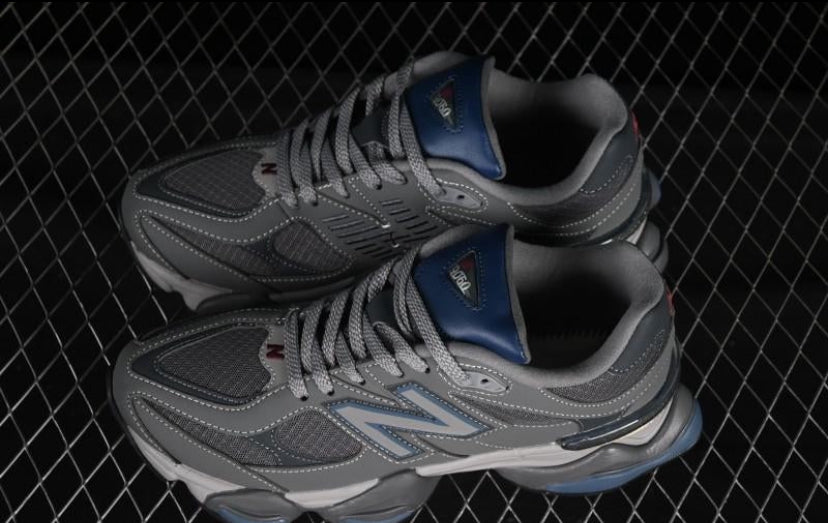 9060 Casterlock Navy Sneakers
