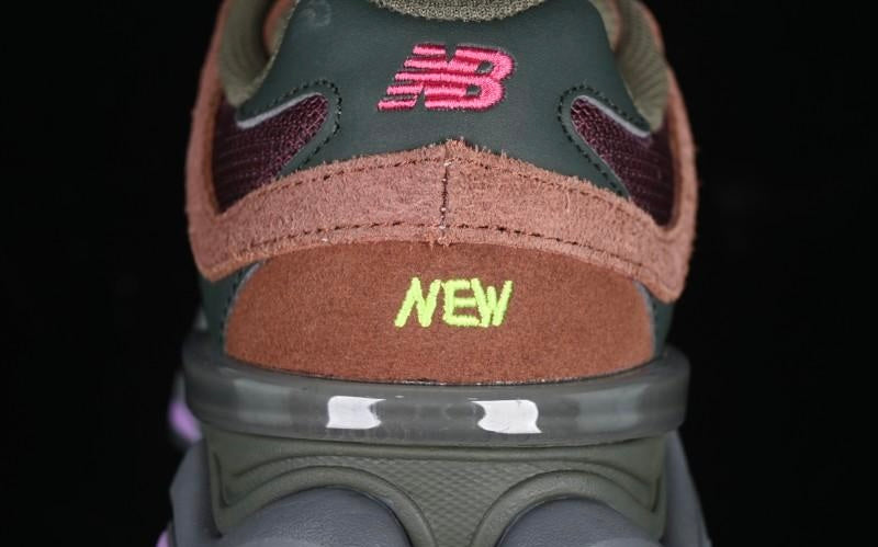 9060 Rich Oak Burgundy Sneakers
